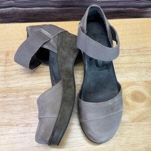 OTBT Wander Out platform wedge shoes size 9